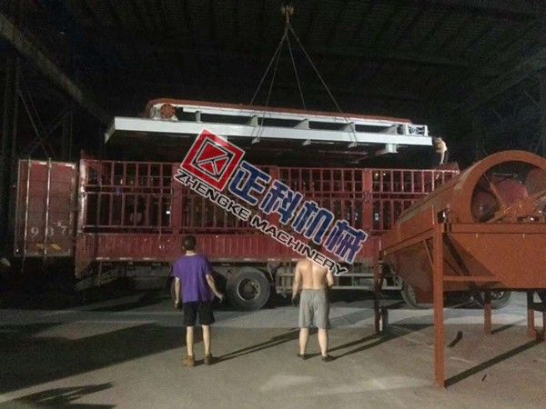 麻豆福利导航板帶喂料機發貨啦！